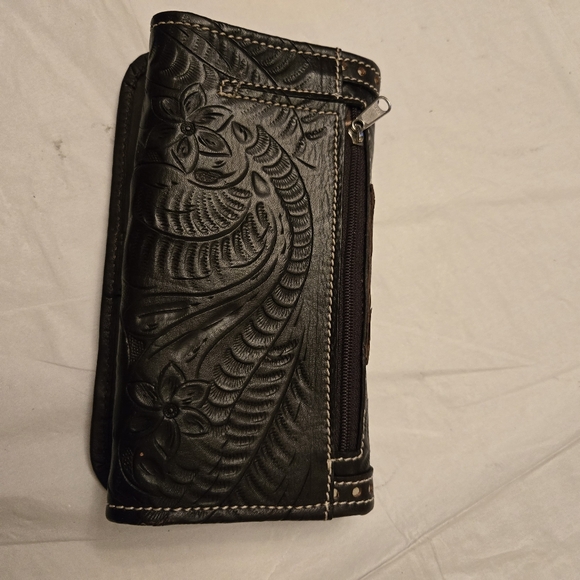 American West tooled leather woman's wallet - Picture 3 of 5